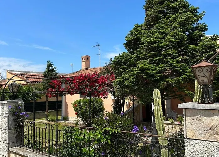 度假居 Bougainvillea House 阿查拉维