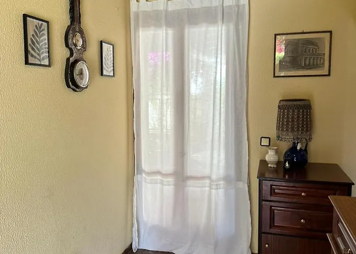 Дом отдыха Bougainvillea House