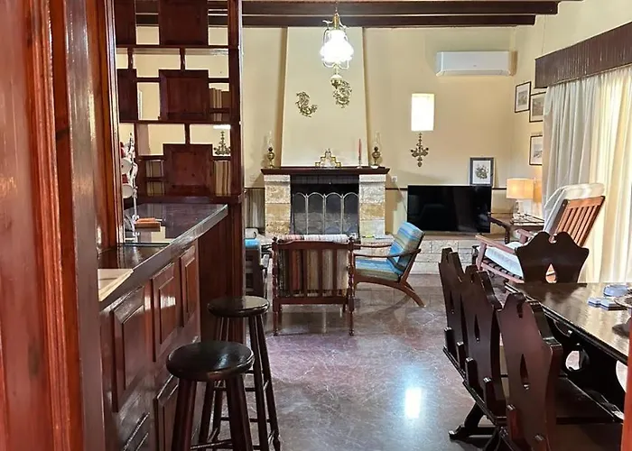 Дом отдыха Bougainvillea House *