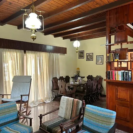 Nyaraló Bougainvillea House Aharávi