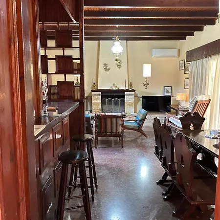 Nyaraló Bougainvillea House *